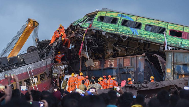 Hindistan’daki tren kazasında ölü sayısı 290’a yükseldi