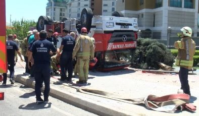 Pendik’te itfaiye aracı kaza yaptı: 5 yaralı 