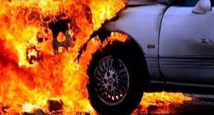 Kaplıca – Büyükkonuk anayolunda seyir halindeki jeep araçta yangın meydana geldi araç kullanılmaz halde