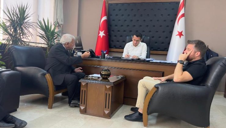 Oğuz, Hasan Ali Bıçak ve beraberindeki Rauf Denktaş Üniversitesi yetkililerini kabul etti
