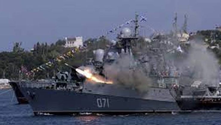 Rusya’nın Karadeniz kıyısındaki Ana limanı Novorossiysk’de Rus Savaş Gemisi vuruldu
