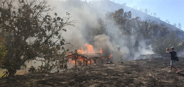 Limasol Alassa köyündeki yangın havadan ve karadan müdahale sonrasında kontrol altına alındı