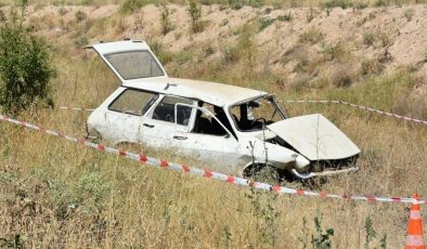 Devrilen otomobilden sağ çıktı, başka araç çaptı öldü