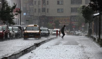 Erzurum’u sağanak vurdu