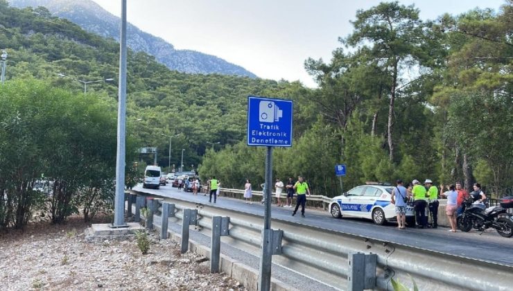 14 aracın karıştığı zincirleme kaza yolu kapattı