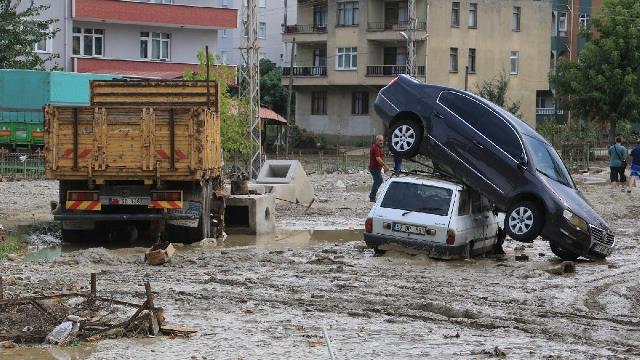 İstanbul’u sağanak vurdu yağışın bilançosu açıklandı: 2 ölü 12 yaralı