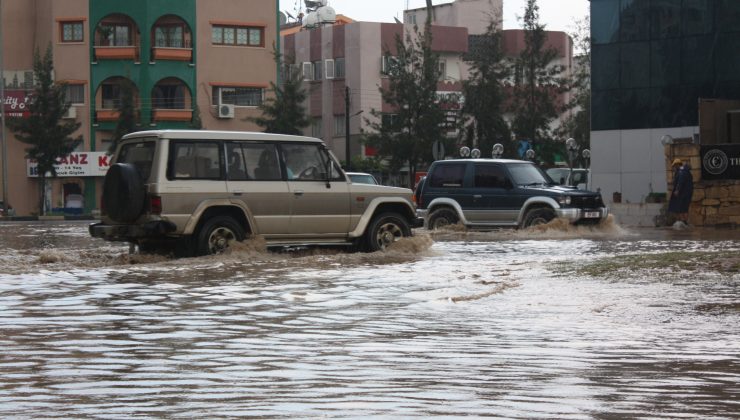 Mağusa’da şiddetli yağış Sanayi Bölgesi başta olmak üzere birçok yerde su birikintileri oluşturdu