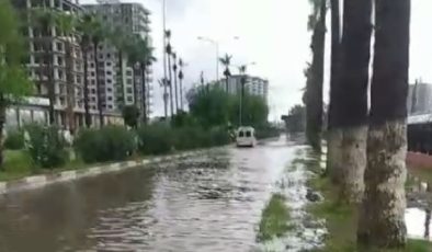 Hatay’ı sağanak vurdu