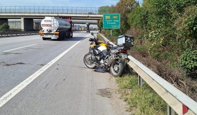 TEM’de korkunç kaza: Motosiklet 100 metre sürüklendi, sürücüsü hayatını kaybetti