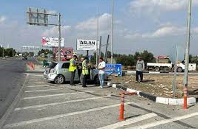 Dörtyol kavşağında durmadan Anayola çıkan sürücü kazaya neden oldu 3 kişi yaralandı