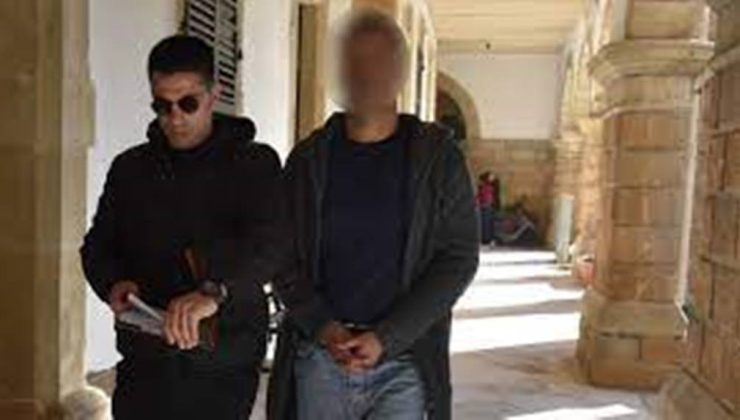 İranlı, Ercan’dan sahte Belçika pasaportu ile çıkış yapmaya çalışınca tutuklanıp mahkemeye çıkartıldı