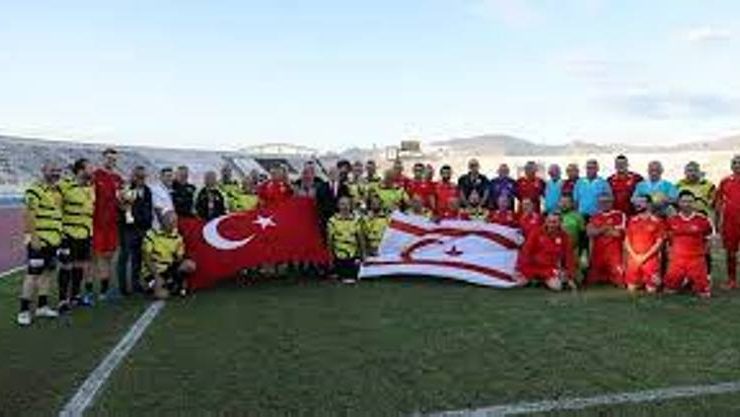 Cumhuriyet Meclisi Futbol Takımı ile Türkiye Büyük Millet Meclisi futbol takımı karşı karşıya geldi