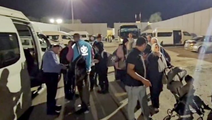 Gazze’den tahliye edilen 87 Türkiye ve KKTC vatandaşı Mısır’a ulaştı