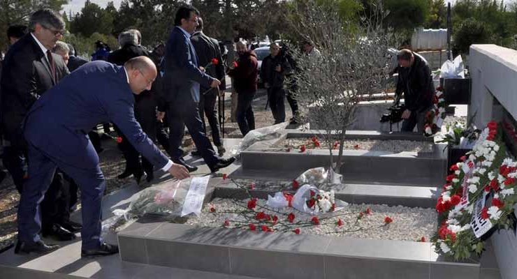 Kıbrıs Türkünün kalbinde ayrı bir yere sahip olan CTP eski başkanlarından Özker Özgür kabri başında anıldı