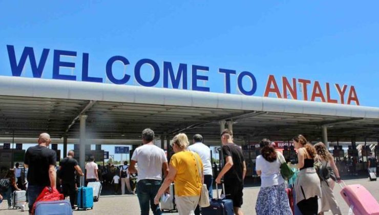 Antalya’da yeni rekor: Yılın son haftasında 121 bin turist geldi