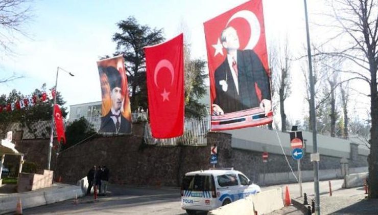 Suudi Arabistan Büyükelçiliği çevresi Atatürk posterleri ile donatıldı