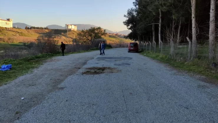 Eşi ile eski çalışanını parkta yakalayan koca cinnet getirdi: 2 yaralı