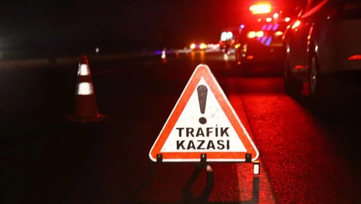 Yol içerisinde ”U dönüşü’ yapmaya çalışırken kazaya sebep oldu kaza sonucu 2 kişi yaralandı