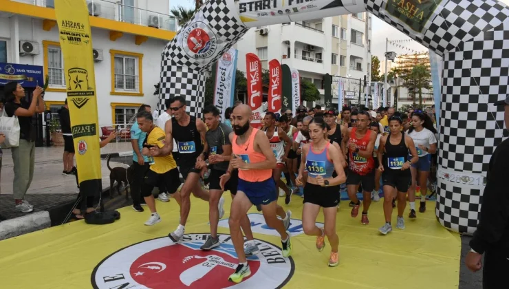 Girne Belediyesinin organize ettiği “Girne Yarı Maratonu 2024” gerçekleşti