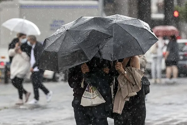 Meteoroloji Dairesi ‘Cuma gününe’ kadar yer yer sağanak yağmur beklendiğini açıkladı