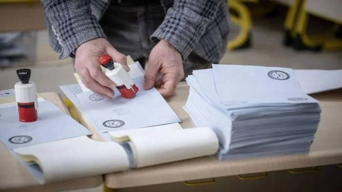 Sarıs Araştırmaya göre CHP ile AKP arasındaki fark açılıyor. Merakla beklenen anket sonuçları açıklandı