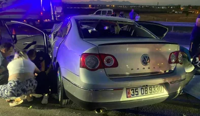 Antalya’da düğüne giden ailenin otomobili su tankeriyle çarpıştı: 3 ölü