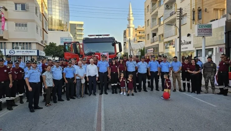 İtfaiye Haftası kapsamında İtfaiye memurları çocukları ile Lefkoşa’da yürüyüş düzenledi