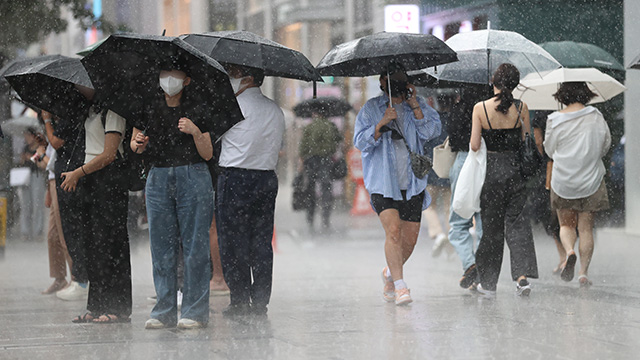 Meteoroloji Dairesi öğle saatlerinde yer yer yağmur beklendiğini açıkladı