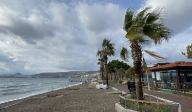 Meteoroloji Dairesi, denizlerde fırtına beklendiği uyarısında bulundu.