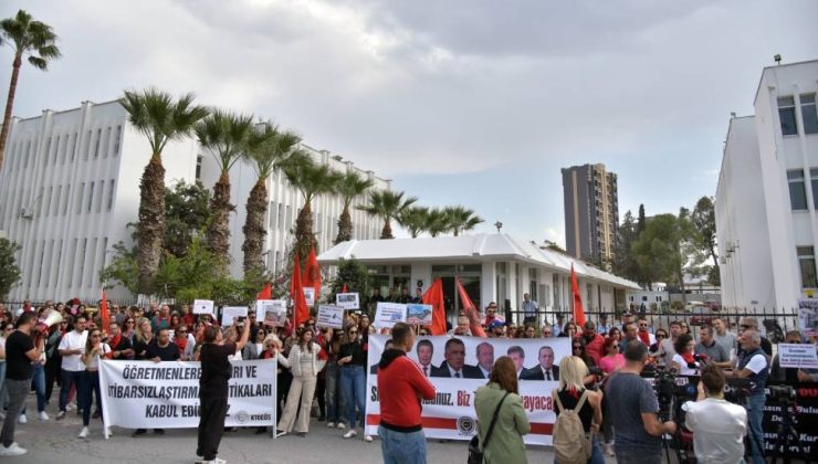 KTOEÖS, Başbakanlık önünde yaptığı eylemde, eğitimde yaşanan sorunlara dikkat çekti