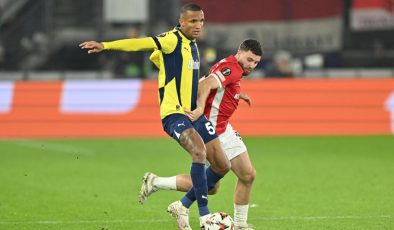 Fenerbahçe deplasmanda AZ Alkmaar’a boyun eğdi !..