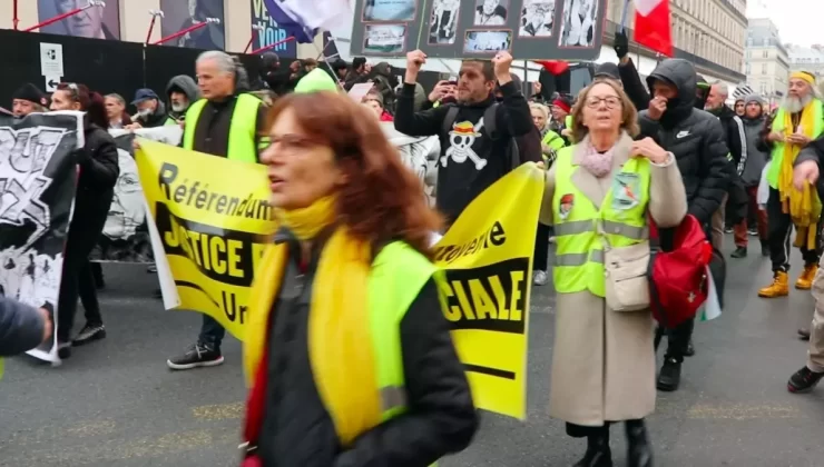 Sarı Yelekliler Paris sokaklarında: Macron’a protesto